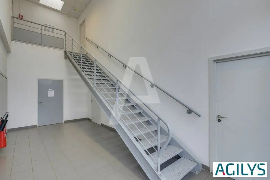 Industrial in Lisses for lease - Interior Photo - Image 3 of 8