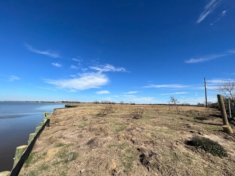 W Bayshore, Anahuac, TX 77514 123 AC Coastal Land
