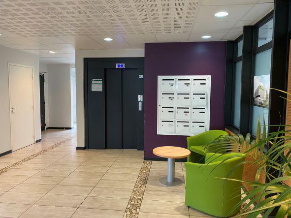 Office in Vannes for lease - Lobby - Image 2 of 2