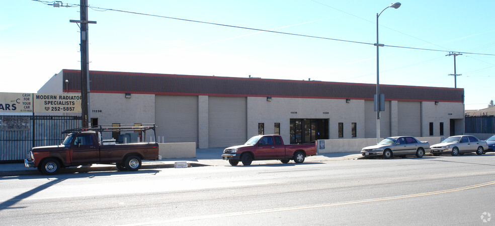 11236-11246 Tuxford St, Sun Valley, CA for lease - Building Photo - Image 2 of 2