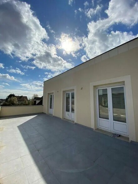 Office in Villiers-le-Bel for lease - Building Photo - Image 2 of 7