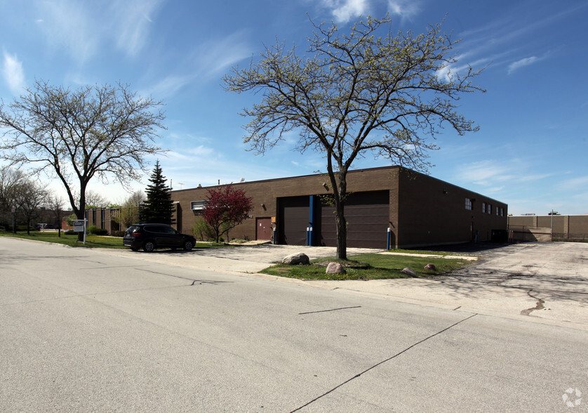 360 Shore Dr, Burr Ridge, IL for lease - Building Photo - Image 2 of 3