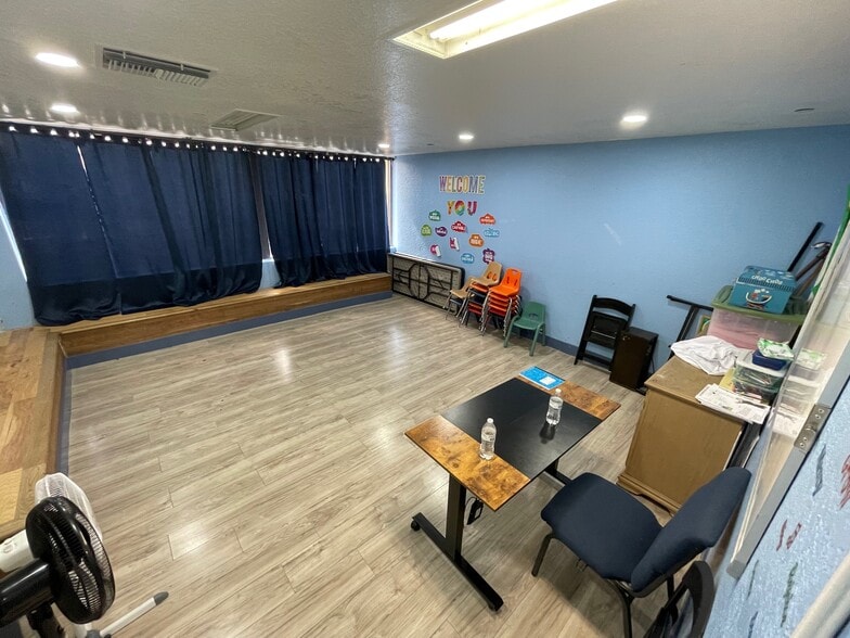 890 E Sahara Ave, Las Vegas, NV for sale - Building Photo - Image 3 of 18