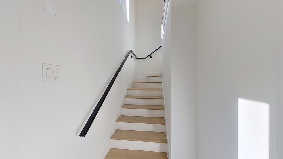 1612 Grigsby Ave, Dallas, TX for sale - Matterport 3D Scan - Image 3 of 23