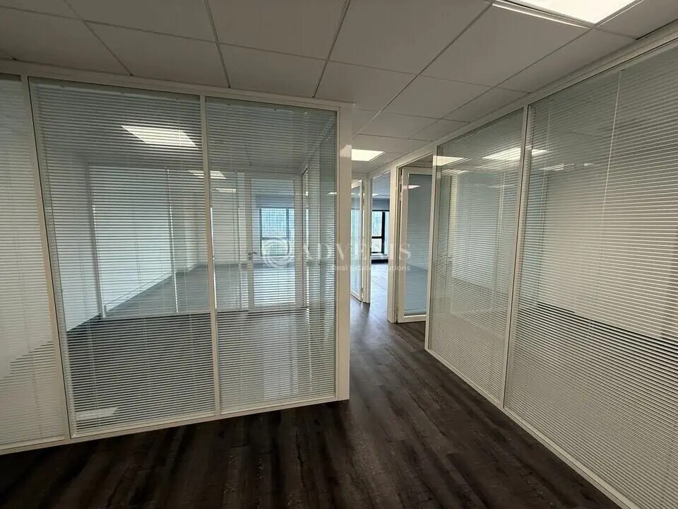 Office in Jossigny for lease Interior Photo- Image 1 of 4