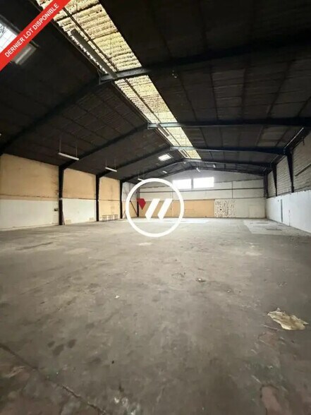 Flex in Persan for lease - Building Photo - Image 2 of 18