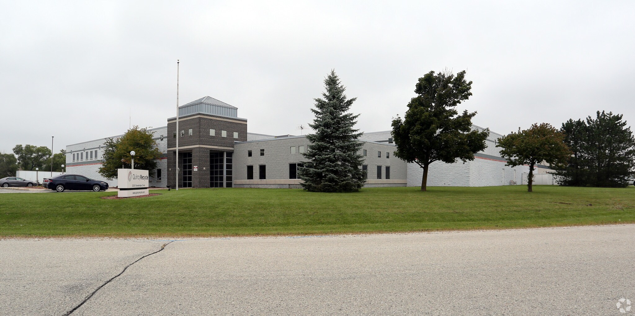 2230 Stonebridge Cir, West Bend, WI for sale Primary Photo- Image 1 of 1