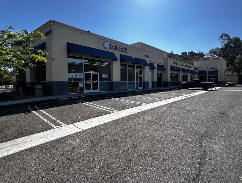 20702 Lake Forest Dr, Lake Forest, CA for lease - Building Photo - Image 3 of 14