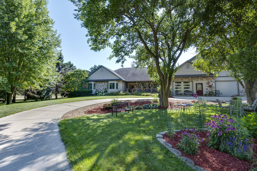 402 Rustic Dr, Madison, WI for sale - Primary Photo - Image 1 of 20