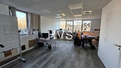 Office in Aix-en-Provence for lease Interior Photo- Image 2 of 3
