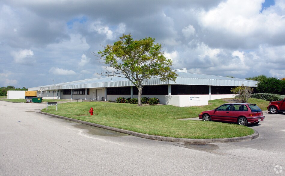 10305 102nd Ter, Sebastian, FL for sale - Primary Photo - Image 1 of 1