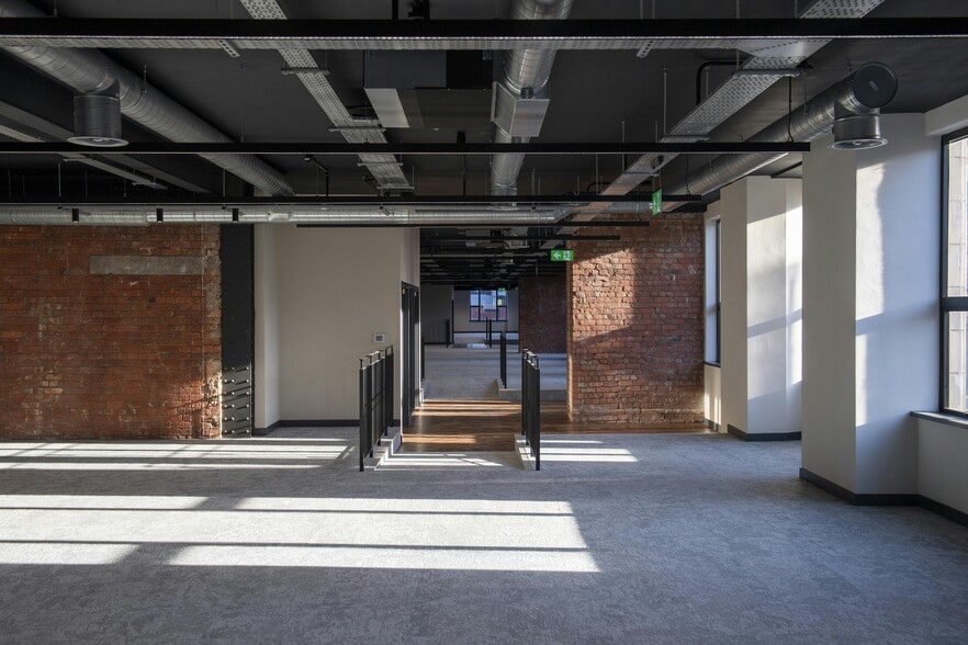 58-60 Whitworth St, Manchester for lease - Building Photo - Image 2 of 17