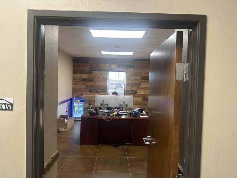 400 SE Stafford St, Lawton, OK for sale - Interior Photo - Image 3 of 25