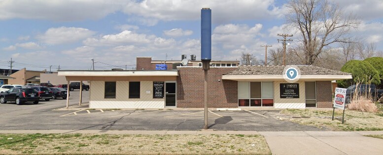 510 E 17th Ave, Hutchinson, KS for sale - Building Photo - Image 1 of 1