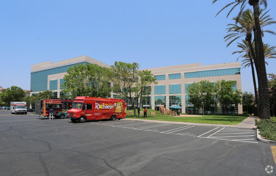 2400 Empire Ave, Burbank, CA for sale - Building Photo - Image 3 of 15