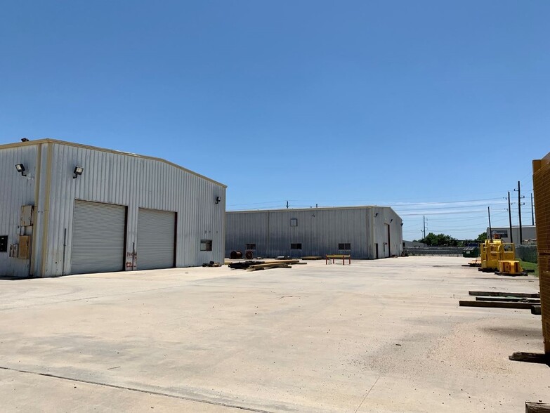 N Galayda St, Houston, TX for lease - Building Photo - Image 2 of 6