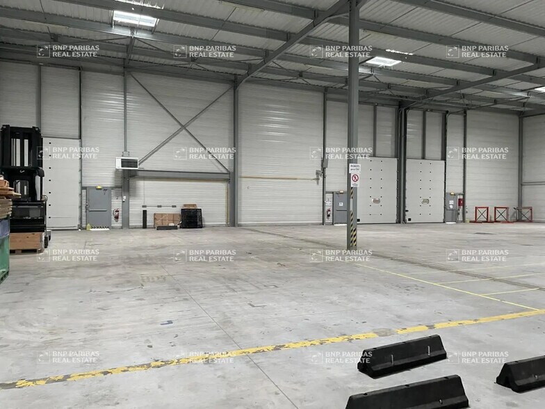 Flex in Moissy-Cramayel for lease - Building Photo - Image 3 of 4