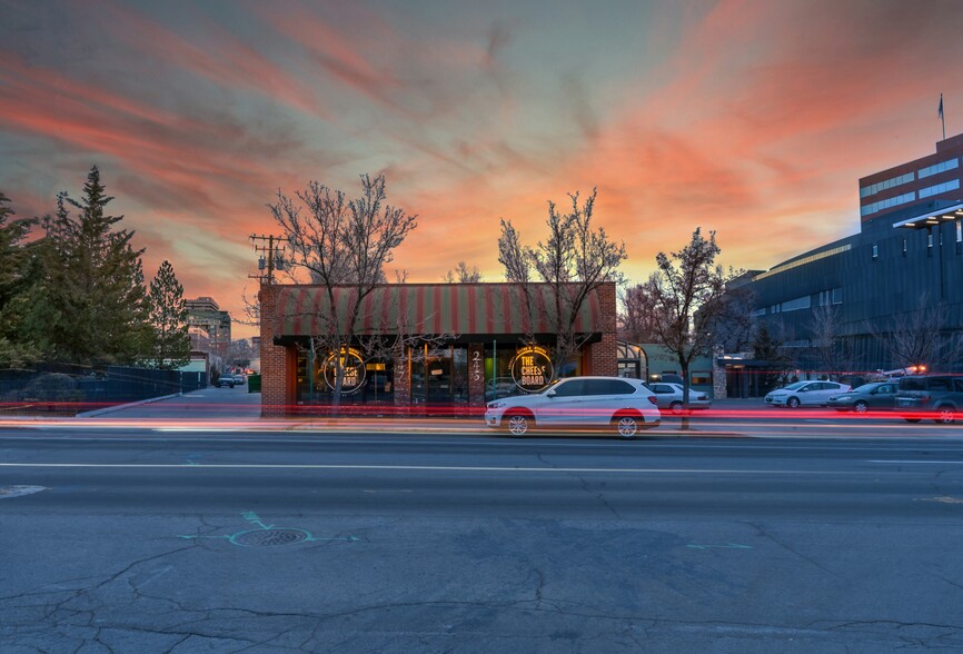 247 California Ave, Reno, NV for sale - Primary Photo - Image 1 of 4