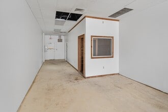 61101-61125 Airport Rd, Slidell, LA for lease Interior Photo- Image 2 of 10