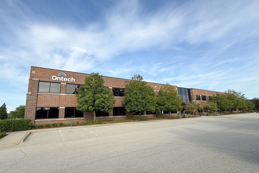 11800 W Park Pl, Milwaukee, WI for lease - Building Photo - Image 1 of 31