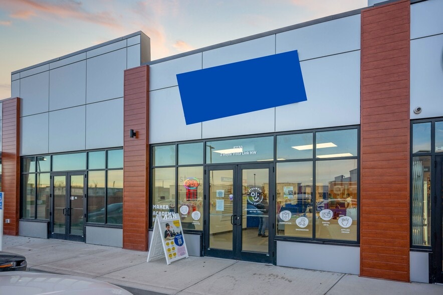 2 Royal Vista Link NW, Calgary, AB for sale - Building Photo - Image 1 of 1