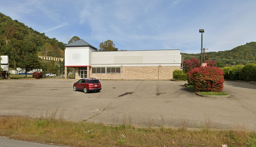 902 N Lewis St, Glenville, WV for lease - Primary Photo - Image 1 of 1