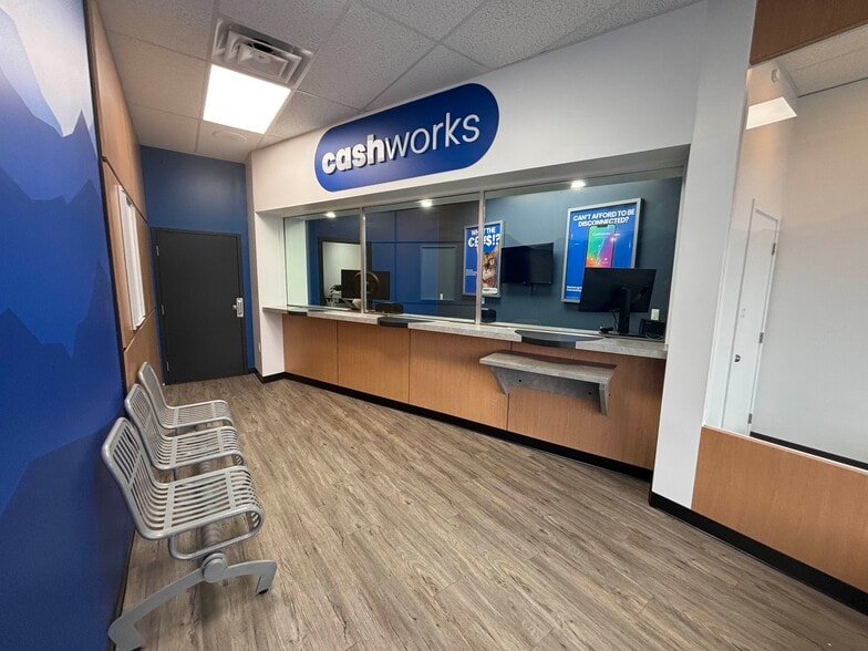 3054 Skaha Lake Rd, Penticton, BC for lease - Building Photo - Image 1 of 8