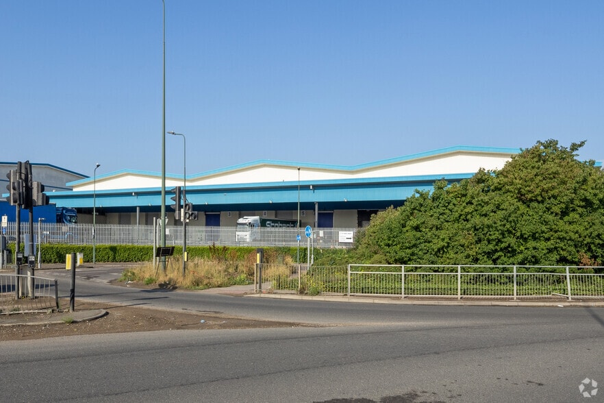 Choats Manner Way, Dagenham for lease - Building Photo - Image 2 of 5