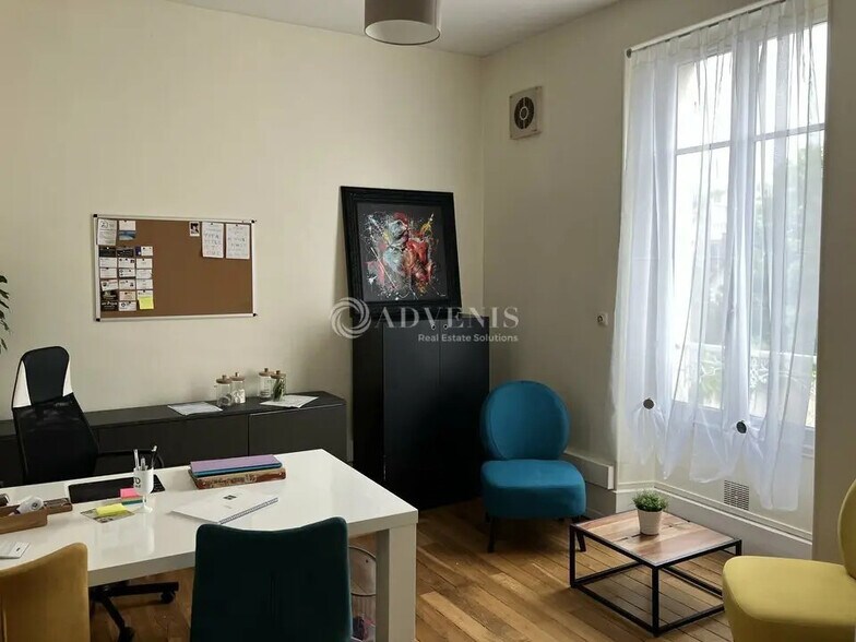 Office in Bourges for lease - Interior Photo - Image 1 of 3