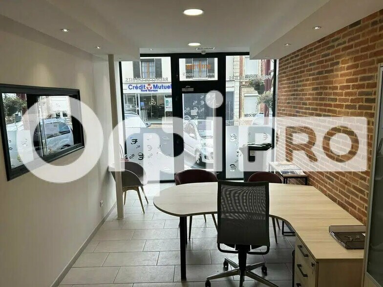 Office in Saint-Just-en-Chaussée for sale - Building Photo - Image 2 of 6