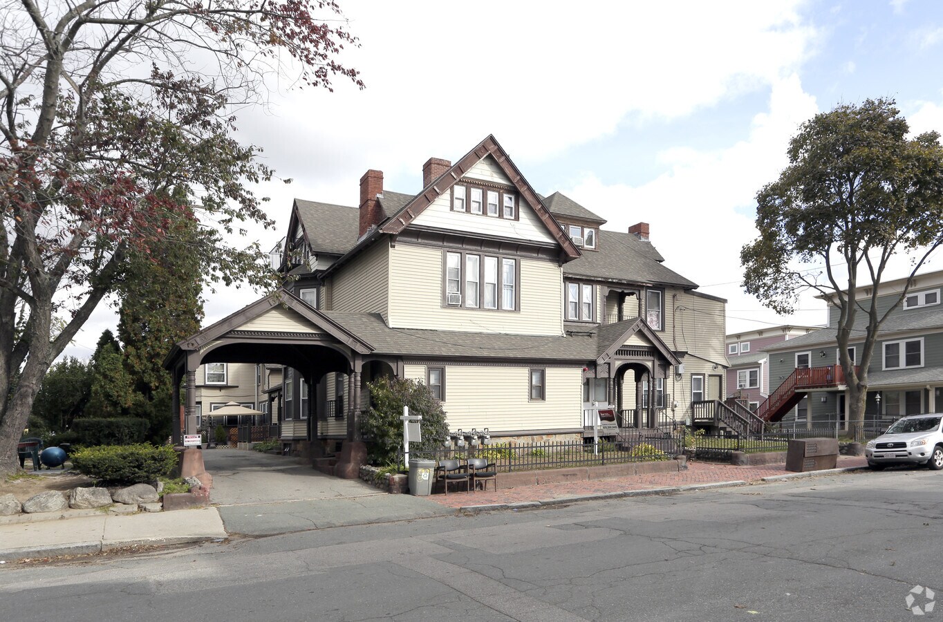 87 Summer St, Lawrence, MA 01840