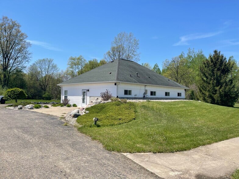 27581 M 43, Paw Paw, MI for sale - Building Photo - Image 1 of 1