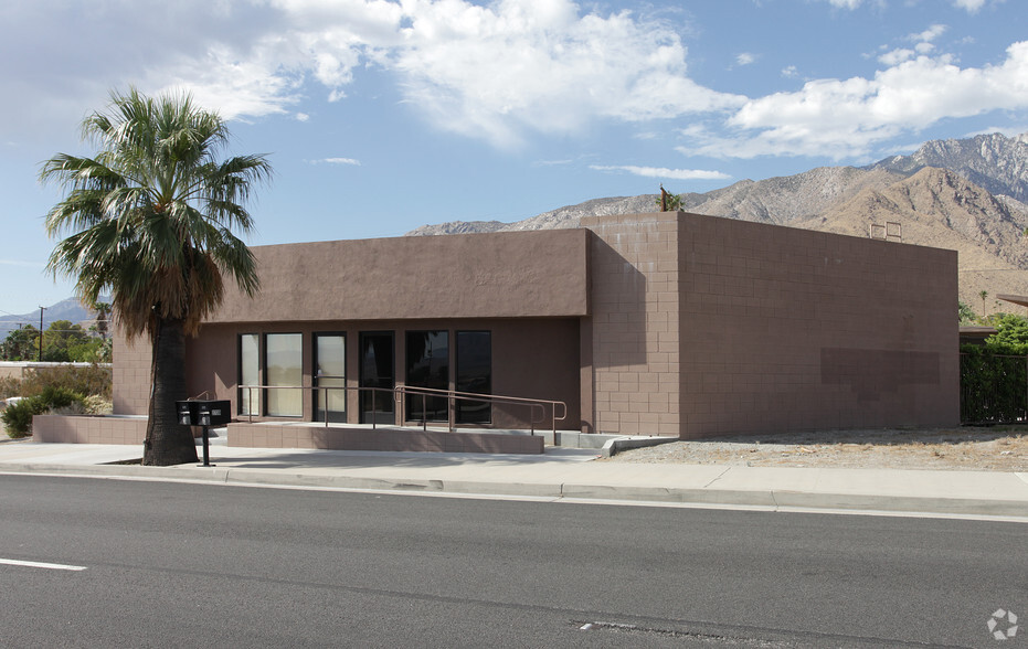 2739 N Palm Canyon Dr, Palm Springs, CA for sale - Primary Photo - Image 1 of 46