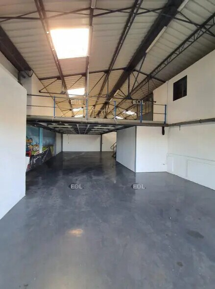 Flex in Coulommiers for lease - Interior Photo - Image 1 of 3