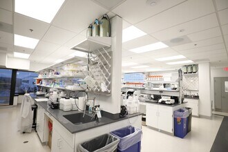 704 Quince Orchard Rd, Gaithersburg, MD for lease Interior Photo- Image 1 of 3