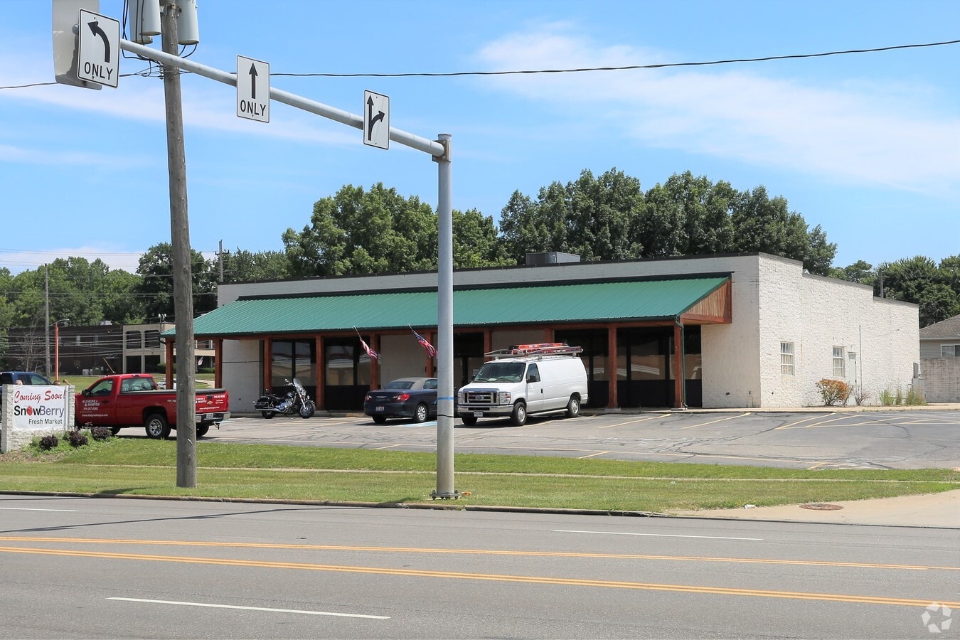 13425 Snow Rd, Brook Park, OH 44142