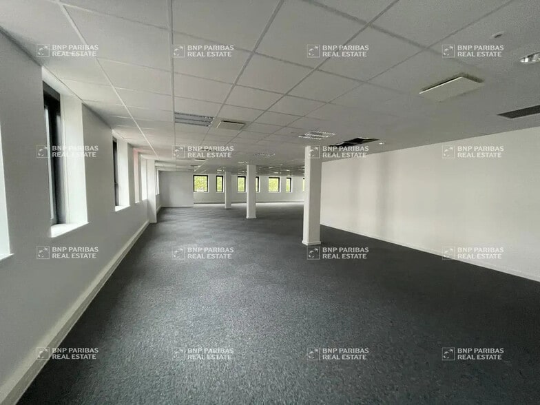 11 Impasse Serge Reggiani, Saint-Herblain for lease - Interior Photo - Image 3 of 5