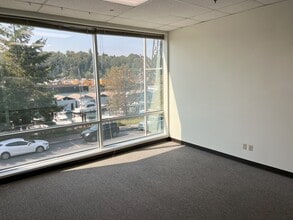 1011 SW Klickitat Way, Seattle, WA for lease Interior Photo- Image 2 of 4