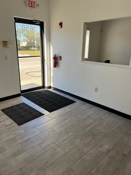 1650 12th St E, Palmetto, FL for sale - Lobby - Image 3 of 17