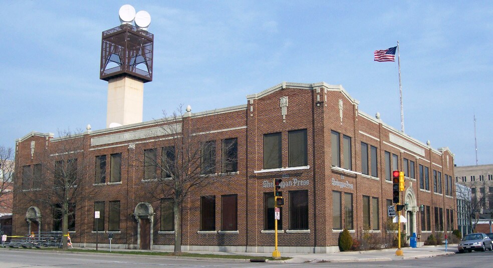 632 Center Ave, Sheboygan, WI for sale - Primary Photo - Image 1 of 1