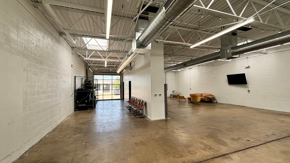 2285 Vantage St, Dallas, TX for lease - Interior Photo - Image 2 of 9