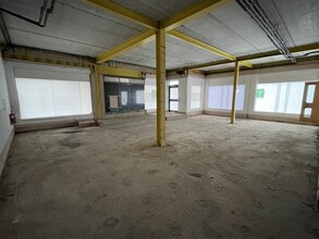 The Broadway, Thatcham for lease Interior Photo- Image 2 of 2