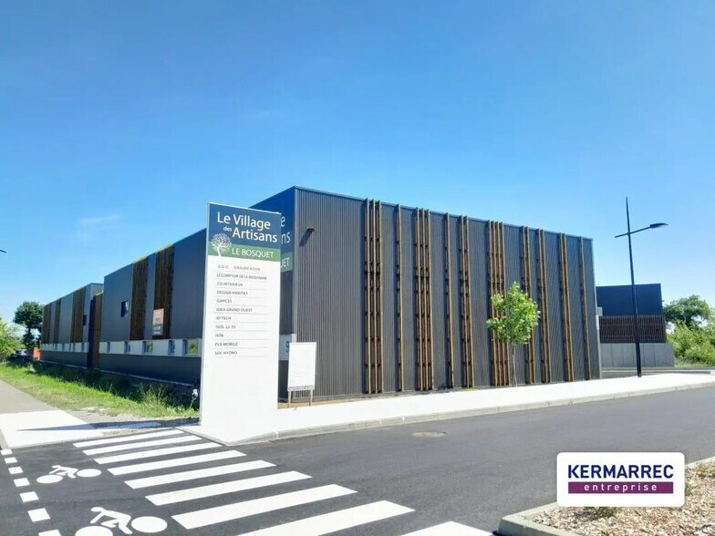 Flex in Pacé for lease - Building Photo - Image 2 of 5