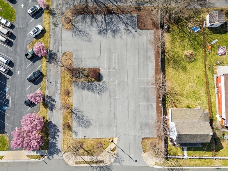 1077 N Shenandoah Ave, Front Royal, VA for lease - Building Photo - Image 2 of 4