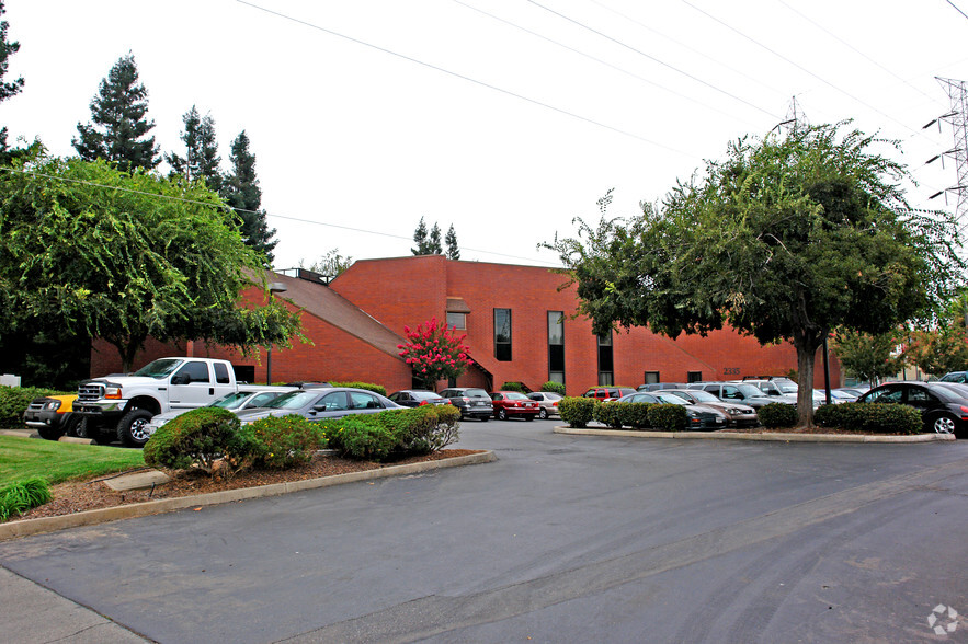 2335 American River Dr, Sacramento, CA for lease - Building Photo - Image 3 of 32