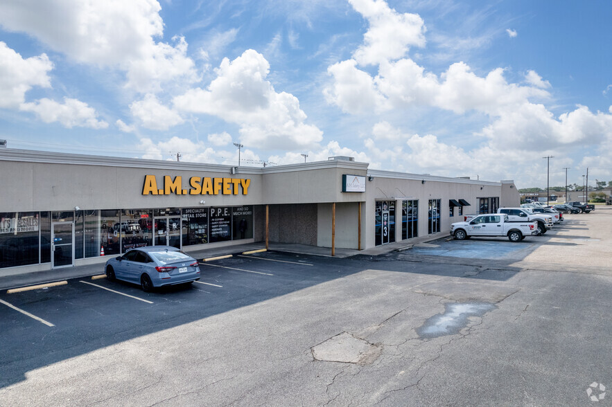 909 S Broadway St, La Porte, TX for lease - Building Photo - Image 3 of 5