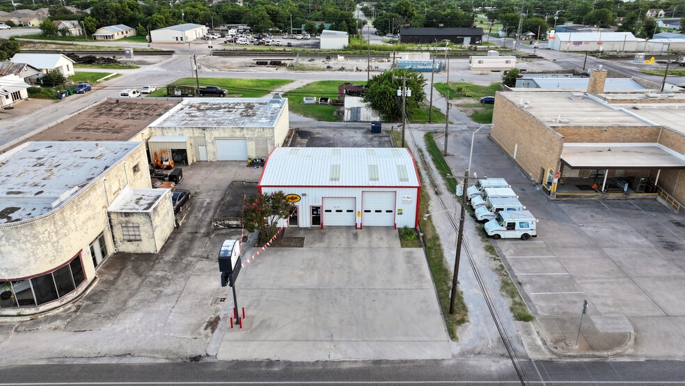 108 E Wise St, Bowie, TX for sale - Building Photo - Image 3 of 38