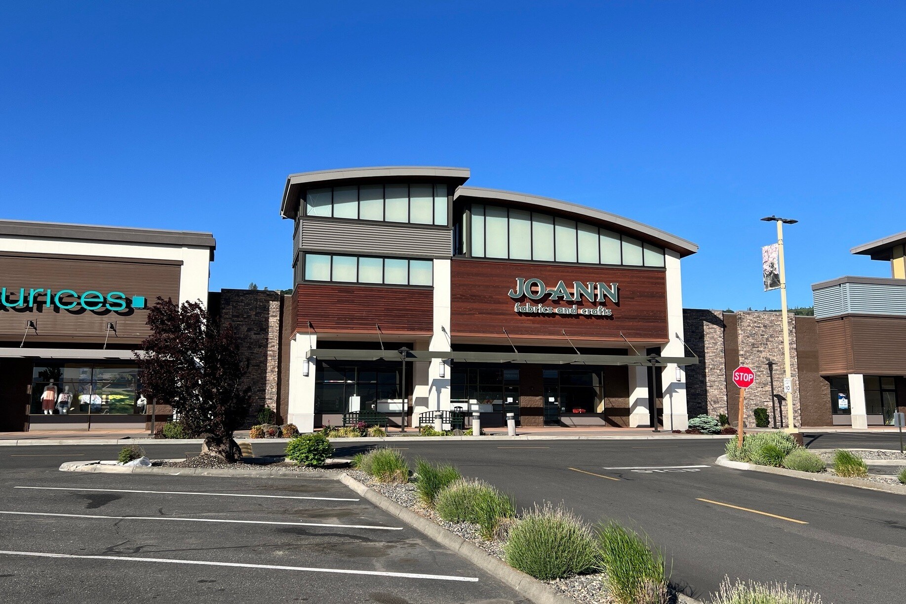 1260-1410 W 6th St, The Dalles, OR for lease Building Photo- Image 1 of 8