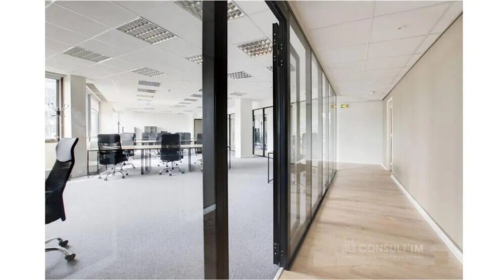 Office in Saint-Cloud for sale - Building Photo - Image 2 of 7