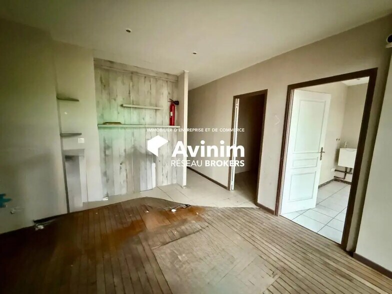 Retail in Le Chesnay-Rocquencourt for lease - Building Photo - Image 2 of 4